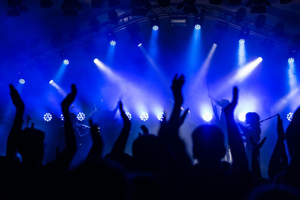Waarom er meer vrouwen dan mannen op dansfeesten komen